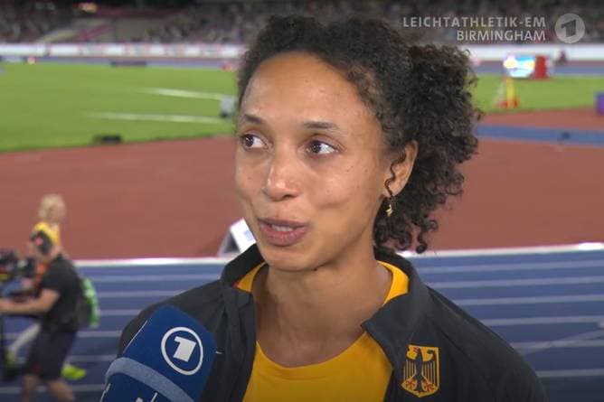 Mihambo kann ihre Emotionen nicht verbergen