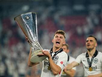 Transferticker: Eintracht-Held vor Schalke-Wechsel