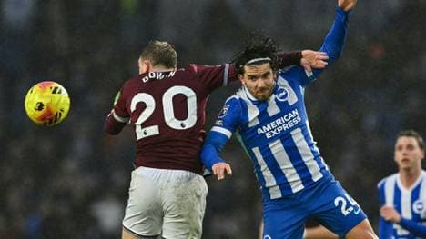 Jarrod Bowen (l.) und Brightons Ferdi Kadioglu