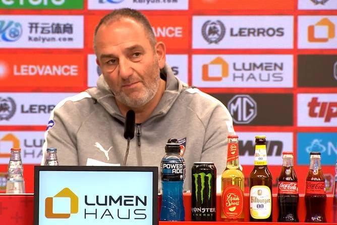 Schmidt bedient: "Rasur ohne Schaum"