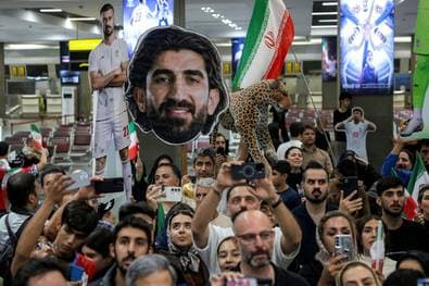 Nach „katastrophaler“ WM: Irans Team begeistert empfangen