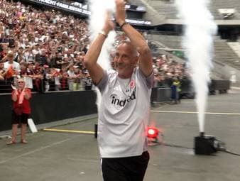 Am Familientag von Eintracht Frankfurt präsentieren sich die Mannschaft und der neue, alte Trainer Adi Hütter. Der hat bereits eine ganz andere Stimmung an den Main gebracht.