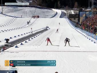 Im Teamsprint gewinnen Laura Gimmler und Coletta Rydzek die langersehnte Medaille im Langlauf. Das Duo sprintet am Ende zu Bronze. 