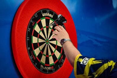 Darts-Drama endet mit Premierensieg