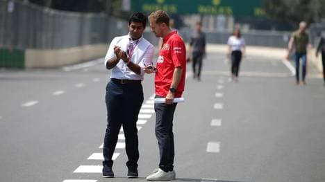 Karun Chandhok (l.) im Gespräch mit Sebastian Vettel