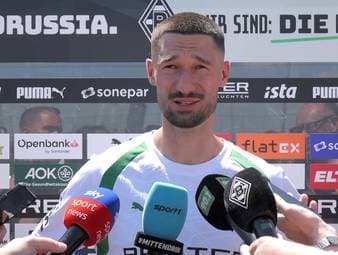 Tim Kleindienst verpasste verletzungsbedingt Großteile der letzten Saison und damit auch den WM-Zug. Den Umbruch beim DFB verfolgt der Gladbach-Stürmer allerdings gelassen.
