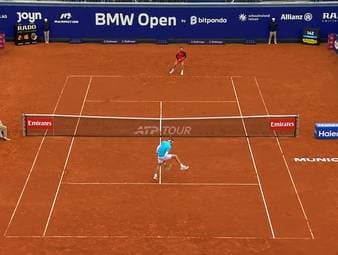 Alexander Zverev gewinnt sein Auftaktmatch bei den BMW Open, macht es aber lange spannend. Erst im entscheidenden dritten Satz, kann er sich durchsetzen. Da sorgt er mit einem Tweener aber für den Punkt des Tages.