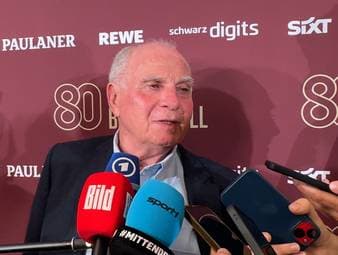Uli Hoeneß verrät im Interview, warum er den Ulm-Manager Thorsten Leibenath nach München geholt hat und erinnert sich dabei an eine Verbindung aus früheren Fußballtagen. 