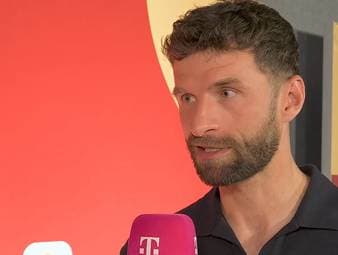 Thomas Müller würde eine größere Rotation im Spiel gegen Ecuador vermeiden. Dabei spricht er auch über ein mögliches Startelf-Debüt von Deniz Undav und Oliver Baumann