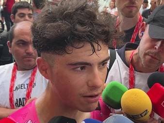 Radprofi Markel Beloki äußert sich zum Wirbel rund um mögliche Proteste gegen das israelische Team Premier Tech bei der Vuelta. Der Spanier gesteht, dass die Situation nicht einfach ist.