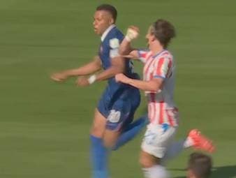 Kein Rot? Große Aufregung um Mbappé