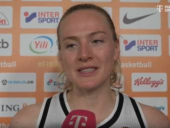 DBB-Kapitänin Marie Gülich kann ihr Glück nach dem Sieg der Deutschen gegen Südkorea kaum in Worte fassen. 