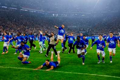 So emotional feierte Schalke den Aufstieg