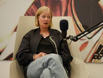 Die zweifache Weltmeisterin Renate Lingor spricht im SPORT1-Podcast „Deep Dive“ über die frühere Bundestrainerin Tina Theune und ihren Einfluss auf den Erfolg der Frauen-Nationalmannschaft.