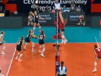 Die deutschen Volleyballerinnen stehen bei der EM erstmals seit 2019 wieder in der Runde der besten acht Mannschaften.