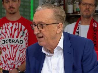 Serge Gnabry hat seinen Vertrag beim FC Bayern München wohl verlängert. Die Höhe seines Gehaltes entsetzt den Doppelpass.