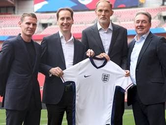 Thomas Tuchel bleibt Trainer der englischen Nationalmannschaft. Der Deutsche verlängerte seinen Vertrag über die WM 2026 hinaus bis zur Heim-EM 2028.