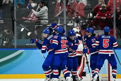 USA triumphiert im Krimi um Eishockey-Gold