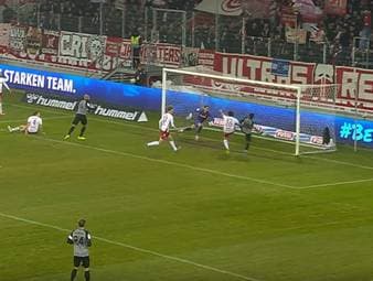 Mannheim verpasst den Sprung ins obere Tabellenfeld und Regensburg landet einen Befreiungsschlag. Dabei kam für Waldhof in der ersten Halbzeit alles zusammen.