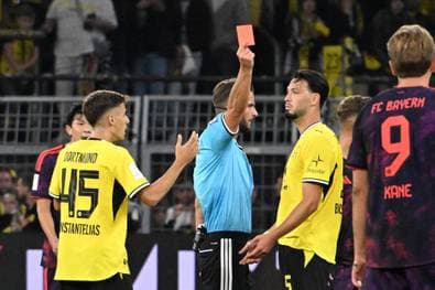 Umstrittenes Rot für BVB-Star