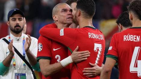 Raus mit Portugal bei der EM: Die Altstars Pepe (l.) und Cristiano Ronaldo 