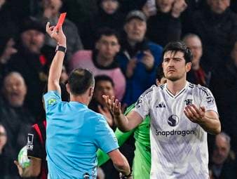 Erst Jubel, dann Rot: Wilder Abend für Maguire