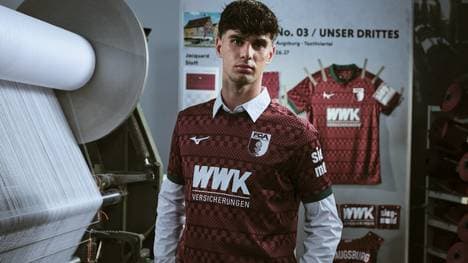 Der FC Augsburg stellt sein drittes Trikot für die Saison 2026/27 vor