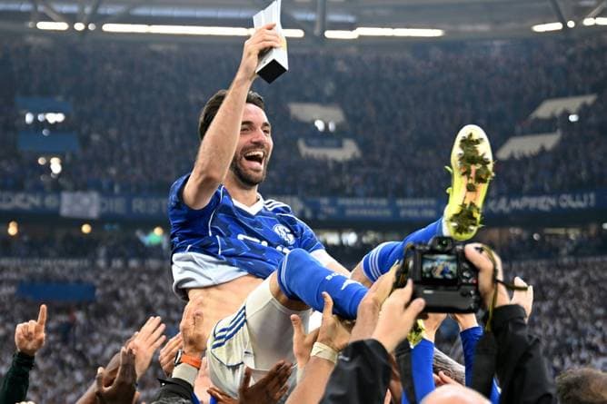 Große Ehre für Schalke-Kapitän