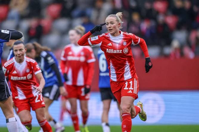 Nationalstürmerin weg? Bayern kündigt Transfers an