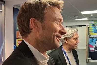 Sieg gegen ManCity! Über diese Frage muss Rolfes lachen