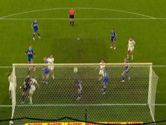 Die Fußballerinnen des 1. FC Nürnberg haben das Kellerduell gegen Carl Zeiss Jena gewonnen. Dabei fallen mehrere kuriose Tore.