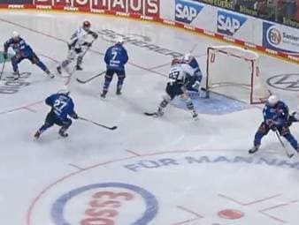 Die Highlights der Eishockey-Partie Adler Mannheim - Schwenninger Wild Wings  aus der DEL im Video.