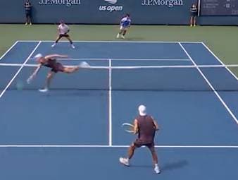 Jakob Schnaitter und Mark Wallner gewinnen 6:3 und 7:6 gegen Yannik Álvarez und Noah Johnston. 