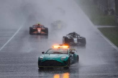 Zu starker Regen: Formel-2-Rennen abgebrochen