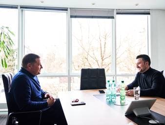 In einem exklusiven Interview mit SPORT1 spricht Bayerns Sportvorstand Max Eberl über seine Arbeit - unter anderem über die Verlängerung mit Dayot Upamecano.