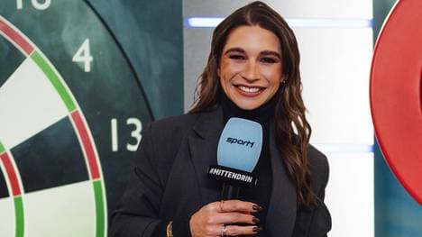 Moderatorin Jana Wosnitza feiert ihr Comeback bei SPORT1