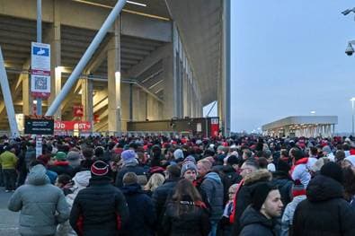 Fan-Chaos bei Hochrisikospiel