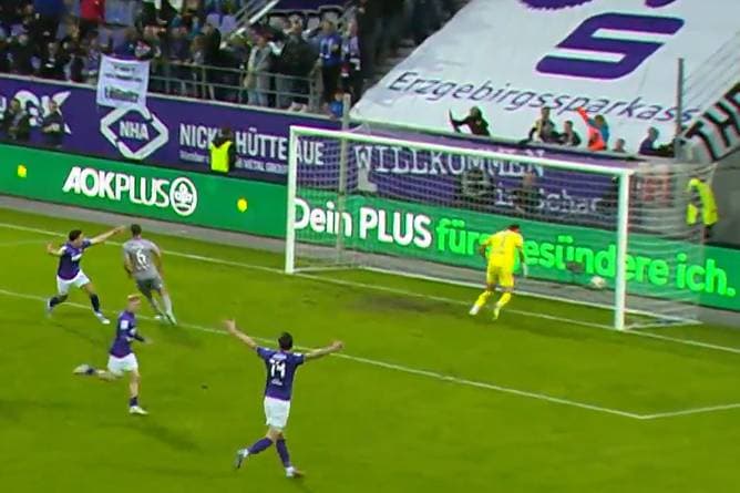 Ekstase! Aue feiert irren Last-Minute-Sieg