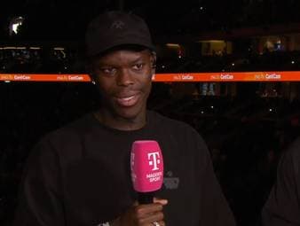Auch NBA-Star Dennis Schröder ist bei der Heim-WM der deutschen Frauen-Nationalmannschaft zugegen. Für den Welt- und Europameister selbst ist das eine Selbstverständlichkeit.