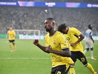 Wilde Minuten! BVB zittert sich zum erfolgreichen Auftakt