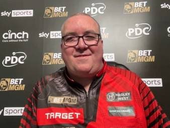 Stephen Bunting hat Geburtstag und verrät im Interview mit SPORT1, was er sich zum Geburtstag wünscht. Luke Littler könnte ihm aber einen Strich durch die Rechnung machen.