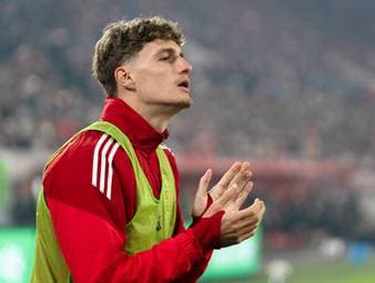 Zweitliga-Profi freut sich mit Raimund