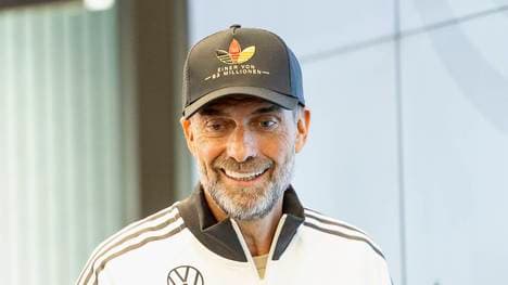 Bundestrainer Jürgen Klopp legt sich vorerst im Tor fest