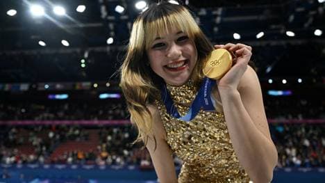 Gold im Goldkleid: Alysa Liu 