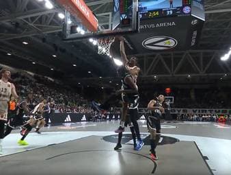 Die EuroLeague-Highlights der Basketball-Partie Virtus Bologna - FC Bayern München im Video.