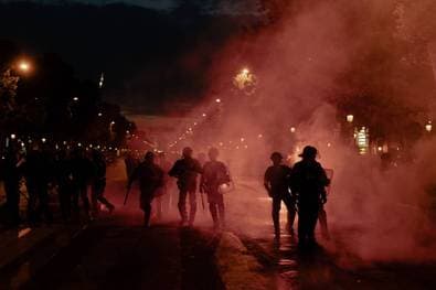 Schwere Randale: Hunderte Festnahmen in Paris - ein Toter