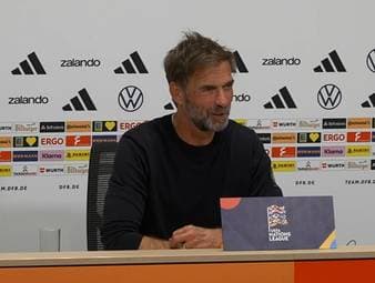 Einen Spieler muss Jürgen Klopp gegen die Niederlande außen vor lassen. Dabei lässt sich der Bundestrainer kaum in die Karten schauen.