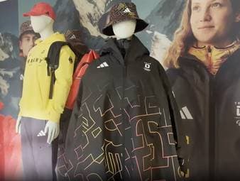 Im Februar 2026 stehen die Olympischen Winterspiele in Italien auf dem Programm. Dafür gibt es einmal mehr eine spezielle Kollektion mit verschiedenen Outfits für die deutschen Sportlerinnen und Sportler.