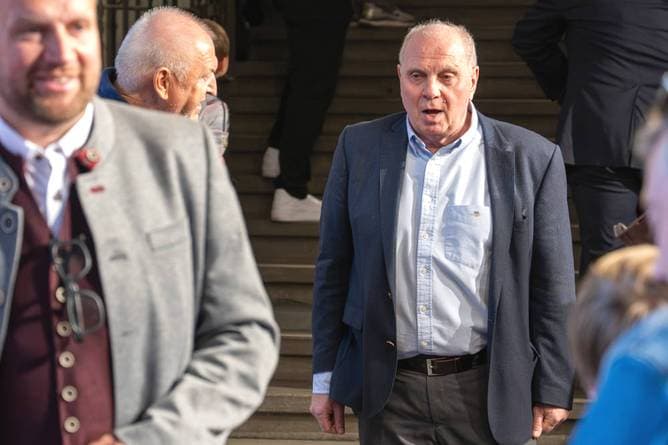 Die "Landesfürsten" zahlen es Hoeneß in gleicher Münze heim