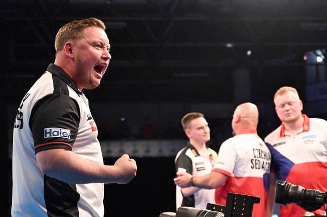 Deutsches Darts-Duo zittert sich weiter